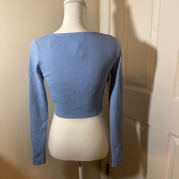 NWT - Minkpink cropped twist front knit top. Size medium - Picture 2 of 8